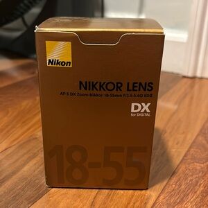 AF-S DX Zoom-Nikkor 18-55mm f/3.5-5.6G ED II lens